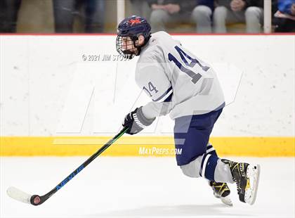 Thumbnail 1 in Kent vs. Avon Old Farms (Avon Christmas Classic Final) photogallery.