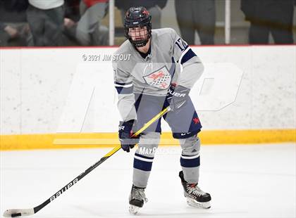 Thumbnail 3 in Kent vs. Avon Old Farms (Avon Christmas Classic Final) photogallery.