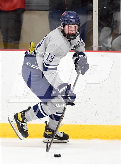 Thumbnail 2 in Kent vs. Avon Old Farms (Avon Christmas Classic Final) photogallery.