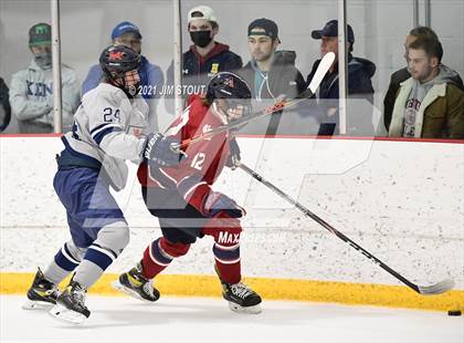 Thumbnail 3 in Kent vs. Avon Old Farms (Avon Christmas Classic Final) photogallery.