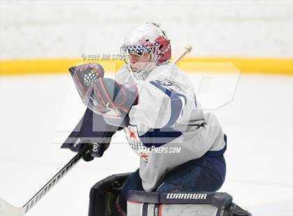 Thumbnail 2 in Kent vs. Avon Old Farms (Avon Christmas Classic Final) photogallery.