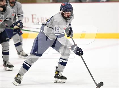 Thumbnail 3 in Kent vs. Avon Old Farms (Avon Christmas Classic Final) photogallery.