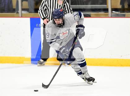 Thumbnail 1 in Kent vs. Avon Old Farms (Avon Christmas Classic Final) photogallery.