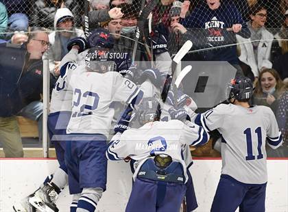 Thumbnail 2 in Kent vs. Avon Old Farms (Avon Christmas Classic Final) photogallery.