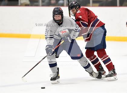 Thumbnail 2 in Kent vs. Avon Old Farms (Avon Christmas Classic Final) photogallery.