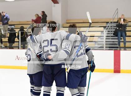 Thumbnail 1 in Kent vs. Avon Old Farms (Avon Christmas Classic Final) photogallery.