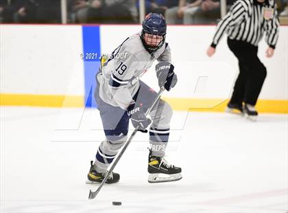 Thumbnail 1 in Kent vs. Avon Old Farms (Avon Christmas Classic Final) photogallery.