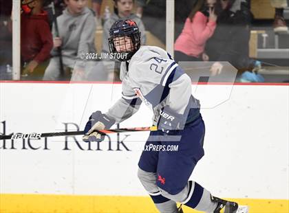 Thumbnail 2 in Kent vs. Avon Old Farms (Avon Christmas Classic Final) photogallery.