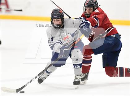 Thumbnail 3 in Kent vs. Avon Old Farms (Avon Christmas Classic Final) photogallery.