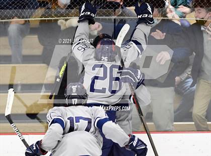 Thumbnail 1 in Kent vs. Avon Old Farms (Avon Christmas Classic Final) photogallery.