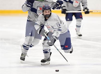 Thumbnail 3 in Kent vs. Avon Old Farms (Avon Christmas Classic Final) photogallery.