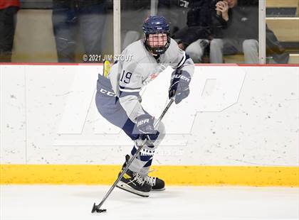 Thumbnail 3 in Kent vs. Avon Old Farms (Avon Christmas Classic Final) photogallery.
