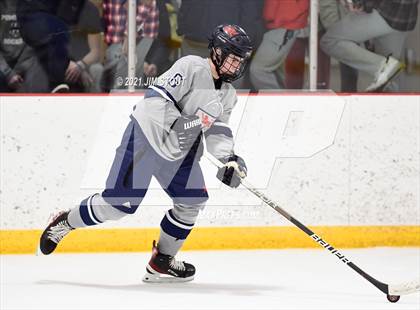 Thumbnail 3 in Kent vs. Avon Old Farms (Avon Christmas Classic Final) photogallery.