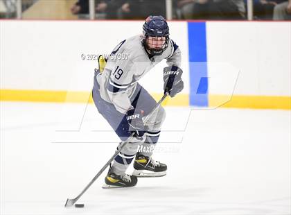 Thumbnail 3 in Kent vs. Avon Old Farms (Avon Christmas Classic Final) photogallery.