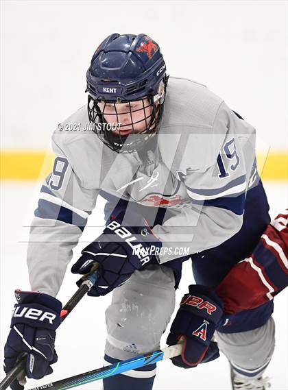 Thumbnail 1 in Kent vs. Avon Old Farms (Avon Christmas Classic Final) photogallery.