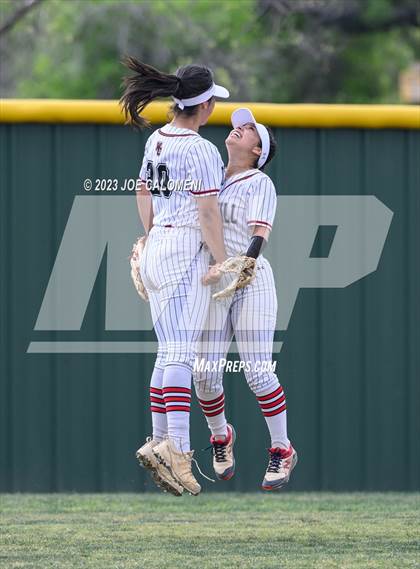 Thumbnail 3 in Marshall vs Churchill photogallery.