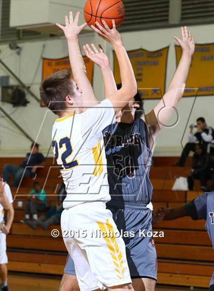 Thumbnail 2 in Torrance vs El Segundo (El Segundo Tournament) photogallery.