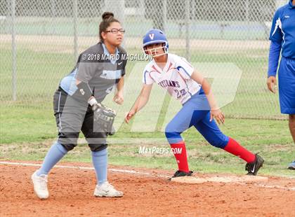 Thumbnail 1 in Carroll vs Veterans Memorial (UIL 5A Area Playoff) photogallery.