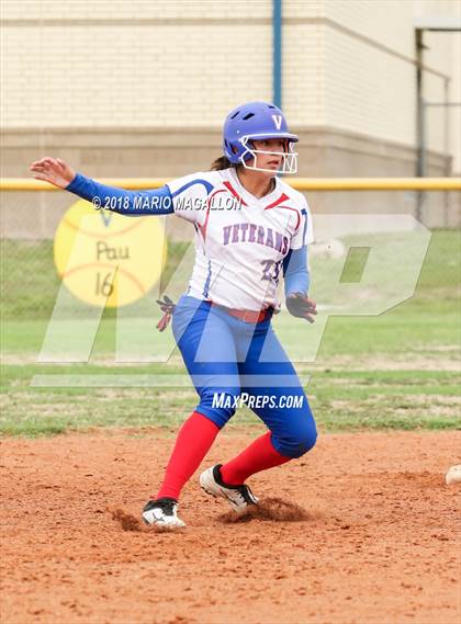 Thumbnail 1 in Carroll vs Veterans Memorial (UIL 5A Area Playoff) photogallery.