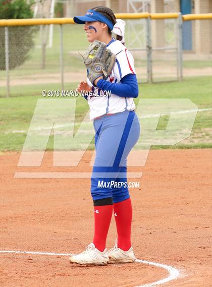 Thumbnail 2 in Carroll vs Veterans Memorial (UIL 5A Area Playoff) photogallery.