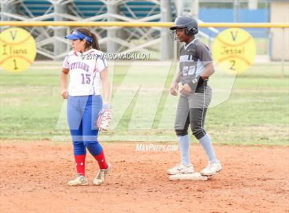 Thumbnail 2 in Carroll vs Veterans Memorial (UIL 5A Area Playoff) photogallery.