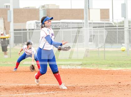 Thumbnail 3 in Carroll vs Veterans Memorial (UIL 5A Area Playoff) photogallery.