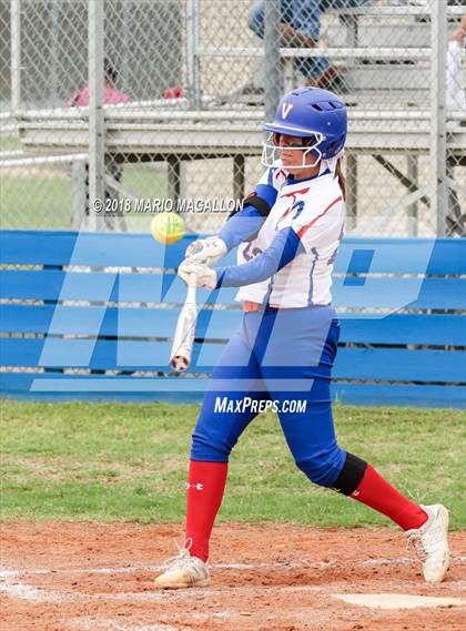 Thumbnail 3 in Carroll vs Veterans Memorial (UIL 5A Area Playoff) photogallery.