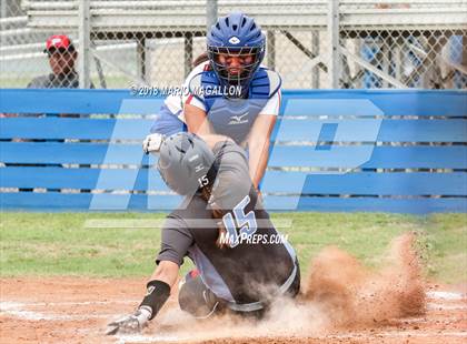 Thumbnail 3 in Carroll vs Veterans Memorial (UIL 5A Area Playoff) photogallery.