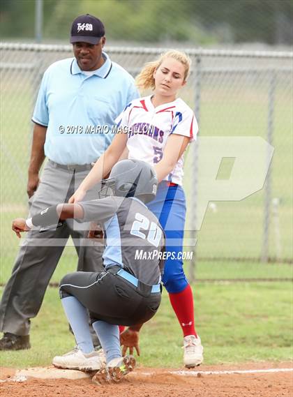 Thumbnail 2 in Carroll vs Veterans Memorial (UIL 5A Area Playoff) photogallery.