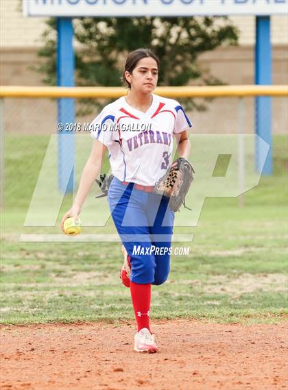 Thumbnail 2 in Carroll vs Veterans Memorial (UIL 5A Area Playoff) photogallery.