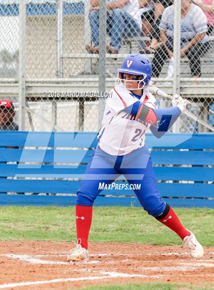 Thumbnail 1 in Carroll vs Veterans Memorial (UIL 5A Area Playoff) photogallery.