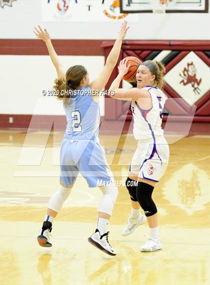 Thumbnail 1 in Nashville vs. Pinckneyville (IHSA 2A Regional Championship) photogallery.