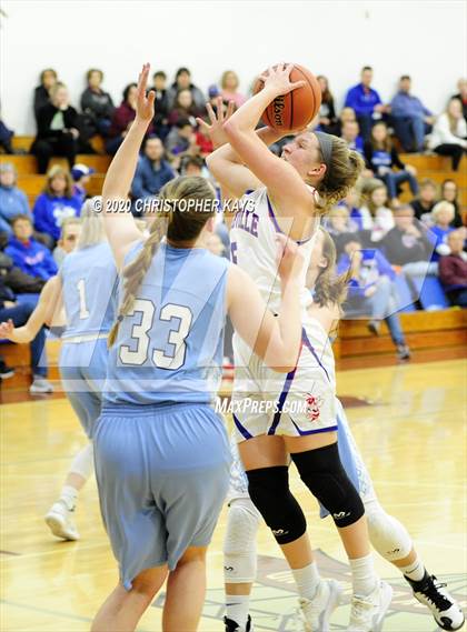 Thumbnail 2 in Nashville vs. Pinckneyville (IHSA 2A Regional Championship) photogallery.
