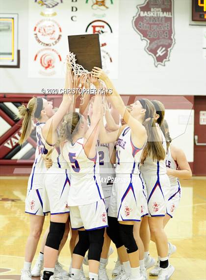 Thumbnail 1 in Nashville vs. Pinckneyville (IHSA 2A Regional Championship) photogallery.