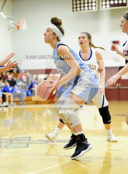 Thumbnail 2 in Nashville vs. Pinckneyville (IHSA 2A Regional Championship) photogallery.