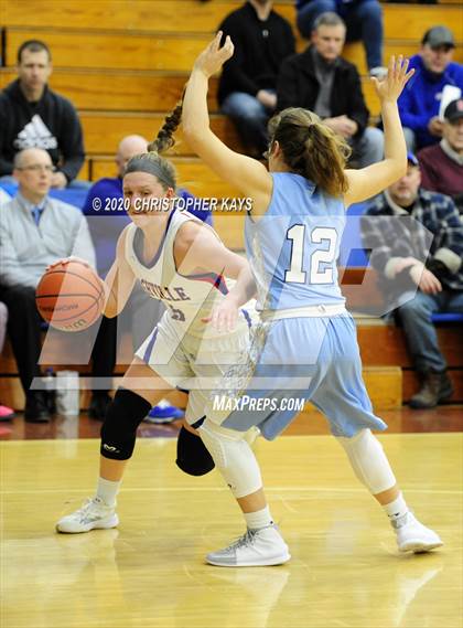 Thumbnail 1 in Nashville vs. Pinckneyville (IHSA 2A Regional Championship) photogallery.