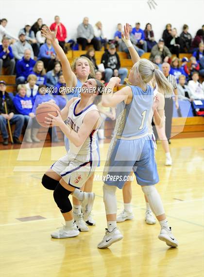Thumbnail 1 in Nashville vs. Pinckneyville (IHSA 2A Regional Championship) photogallery.