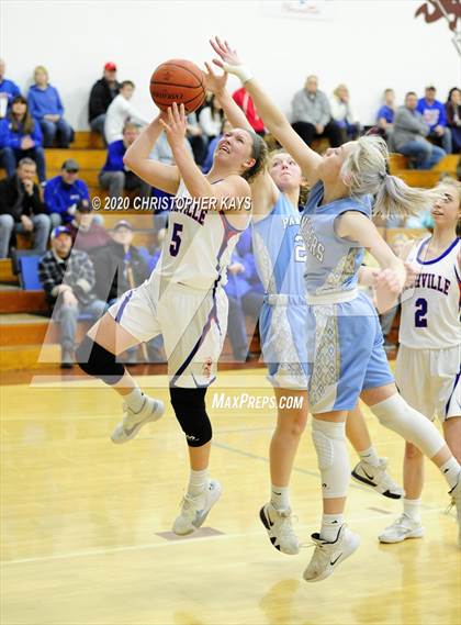 Thumbnail 2 in Nashville vs. Pinckneyville (IHSA 2A Regional Championship) photogallery.