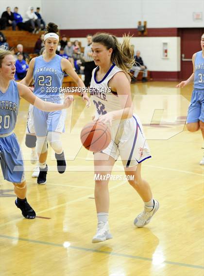 Thumbnail 1 in Nashville vs. Pinckneyville (IHSA 2A Regional Championship) photogallery.