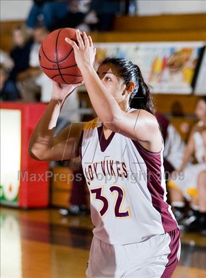 Thumbnail 1 in Edison vs. Clovis East photogallery.