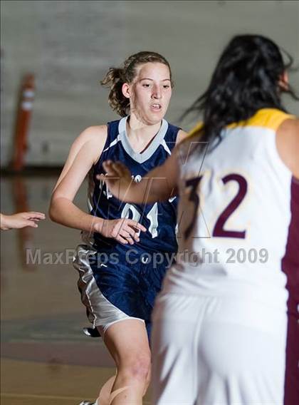 Thumbnail 1 in Edison vs. Clovis East photogallery.