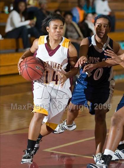 Thumbnail 3 in Edison vs. Clovis East photogallery.