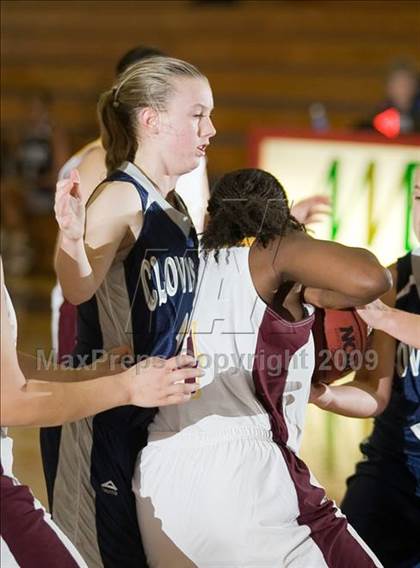 Thumbnail 1 in Edison vs. Clovis East photogallery.