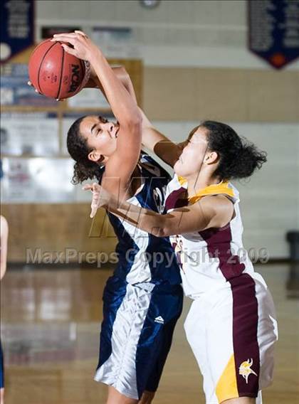 Thumbnail 1 in Edison vs. Clovis East photogallery.