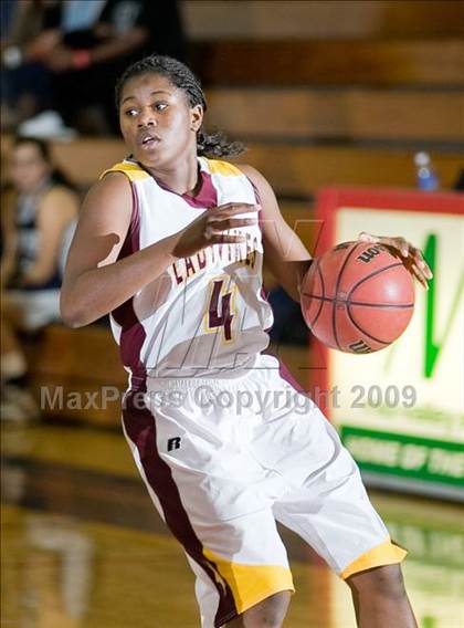 Thumbnail 1 in Edison vs. Clovis East photogallery.