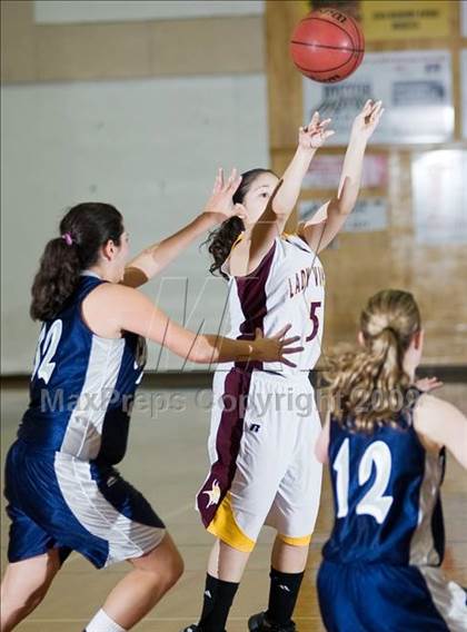 Thumbnail 1 in Edison vs. Clovis East photogallery.