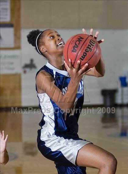 Thumbnail 3 in Edison vs. Clovis East photogallery.
