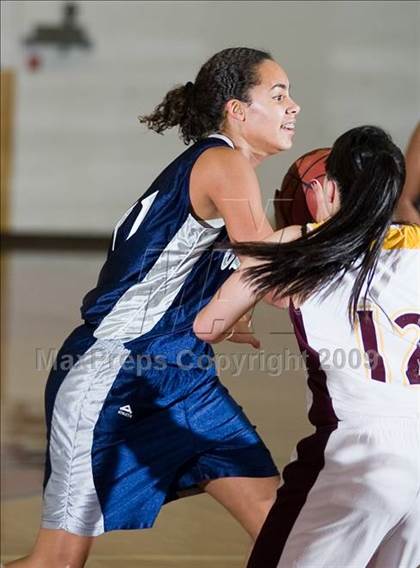 Thumbnail 1 in Edison vs. Clovis East photogallery.