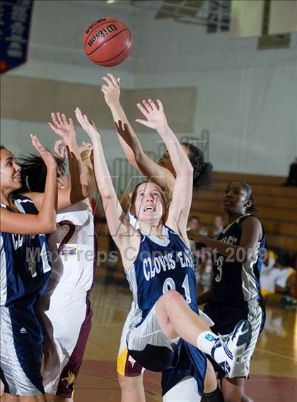 Thumbnail 3 in Edison vs. Clovis East photogallery.