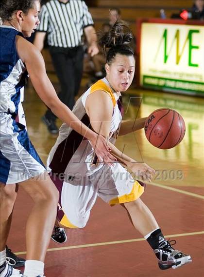 Thumbnail 2 in Edison vs. Clovis East photogallery.